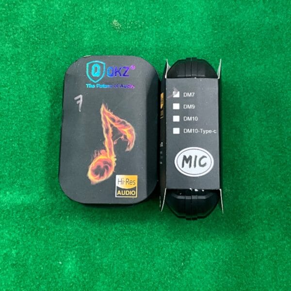 QKZ Hi Res Earphones ( DM7 )