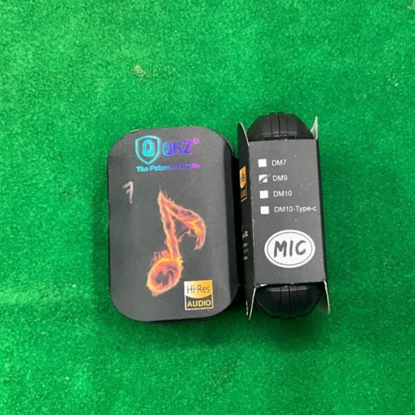 QKZ Hi Res Earphones ( DM9 )