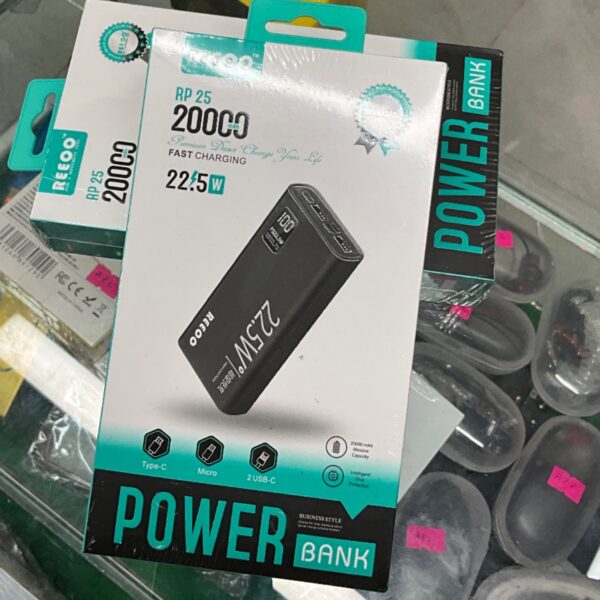 Reeoo RP25 Power Bank with a 20,000mAh