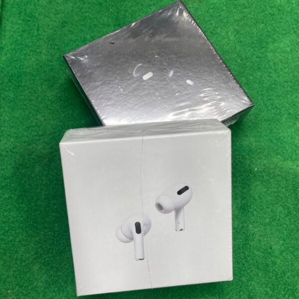 Airpods Pro (2nd Generation) with MagSa Charging Case
